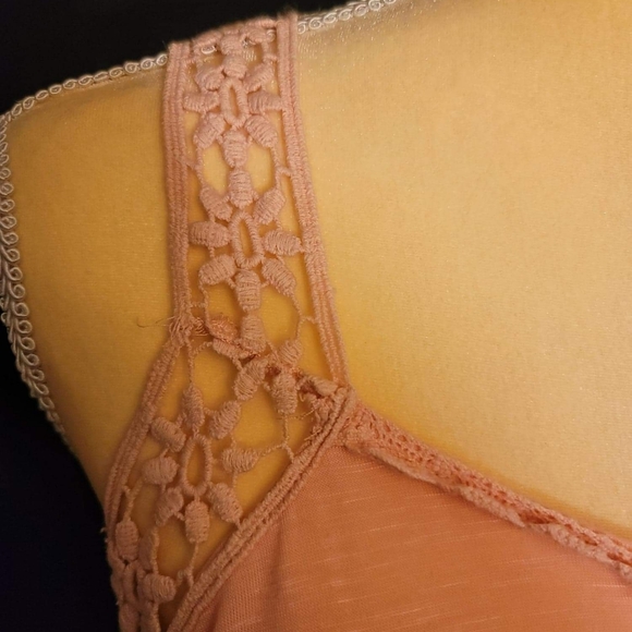 Sharkbite tank ♡ - Picture 3 of 5